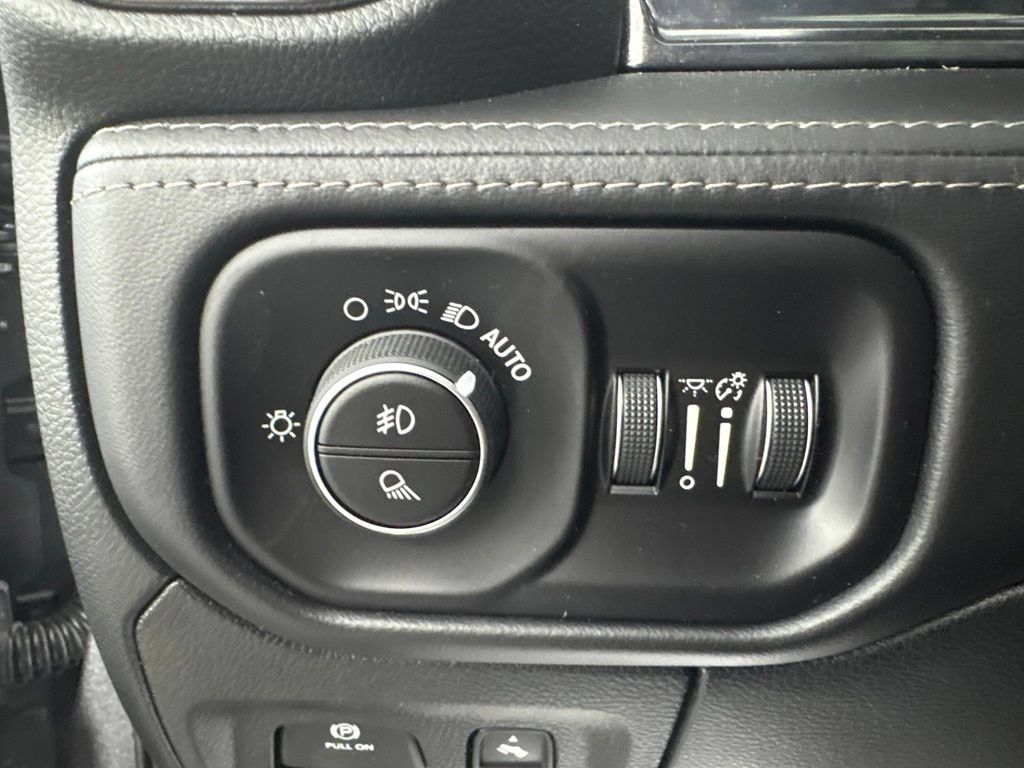 Used 2022 RAM 1500 Limited w/ Trailer Tow Group AWD/4WD image 17
