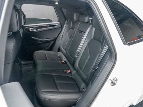 Certified 2026 Porsche Macan AWD/4WD image 33