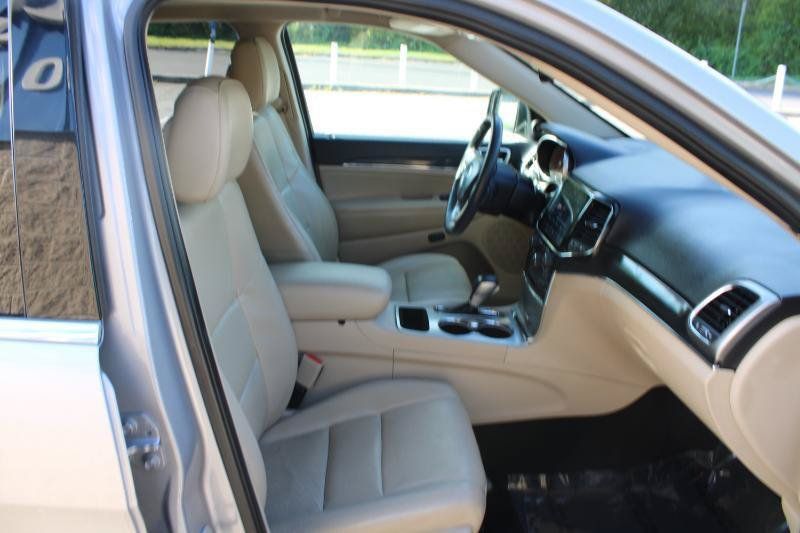 Used 2019 Jeep Grand Cherokee Limited w/ Luxury Group II RWD image 10