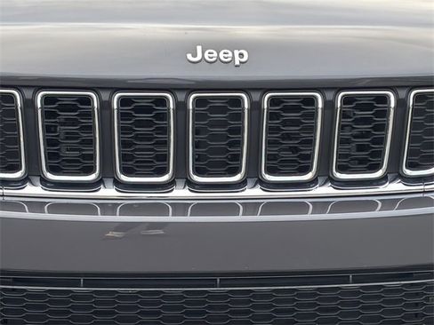 Certified 2025 Jeep Grand Cherokee Laredo X w/ Luxury Tech Group I image 9