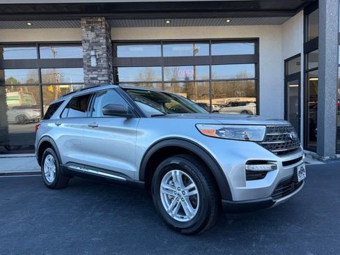 Used 2023 Ford Explorer XLT w/ Equipment Group 202A image 2