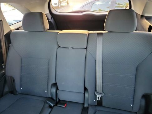 Used 2018 Kia Sorento FWD image 9