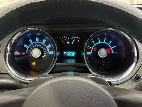 Used 2010 Ford Mustang Convertible image 15