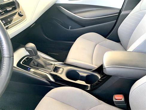 Used 2022 Toyota Corolla SE image 34