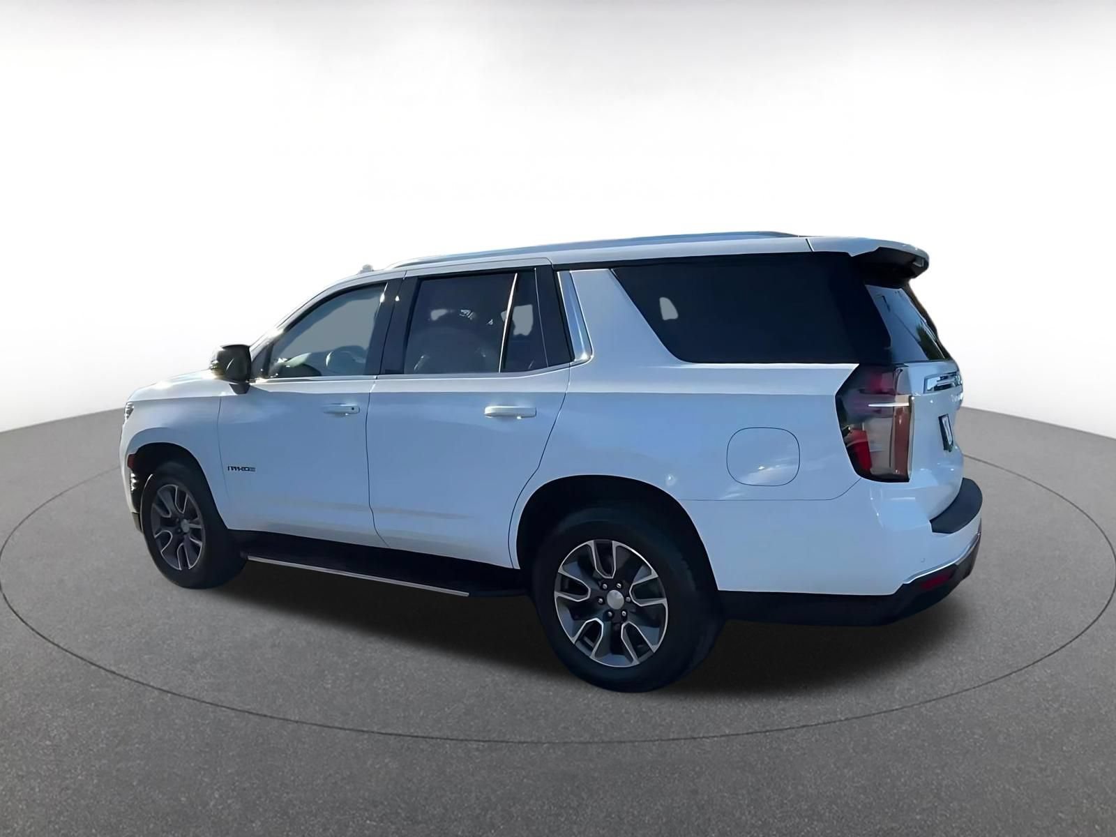 Used 2024 Chevrolet Tahoe LT w/ Luxury Package RWD image 9