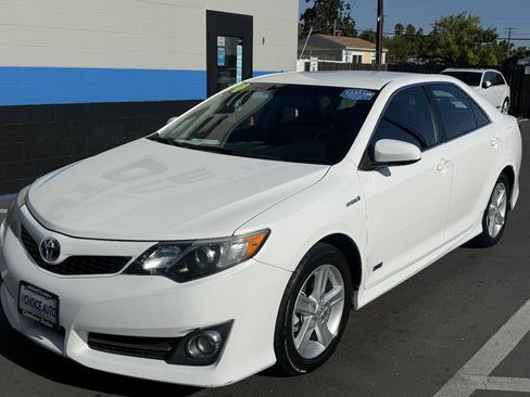Used 2014 Toyota Camry SE FWD image 3