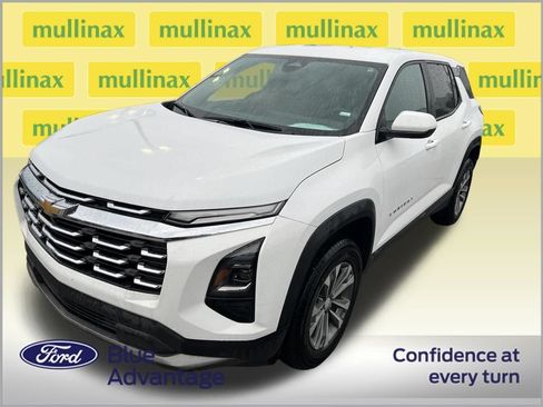 Used 2026 Chevrolet Equinox LT w/ Convenience Package II FWD image 2