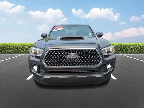 Certified 2018 Toyota Tacoma TRD Sport image 9