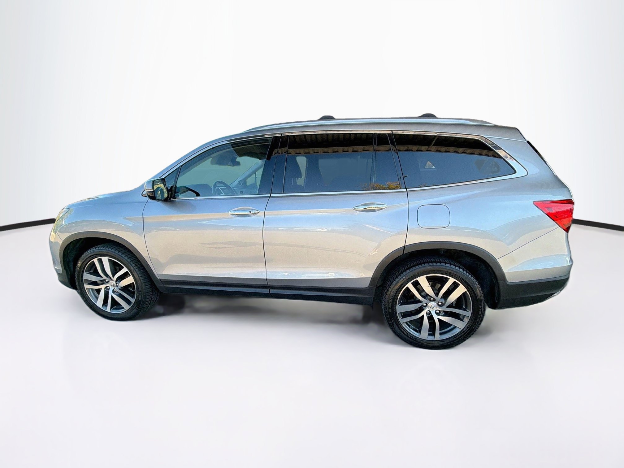 Used 2017 Honda Pilot Touring image 4