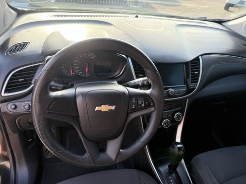 Used 2020 Chevrolet Trax LS FWD image 9