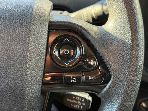 Used 2019 Toyota Prius LE image 21