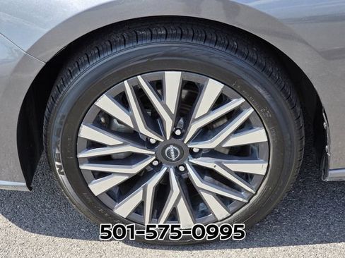 Used 2024 Nissan Altima 2.5 SV FWD image 18