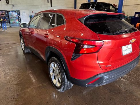 Used 2024 Chevrolet Trax LS w/ LS Convenience Package FWD image 7