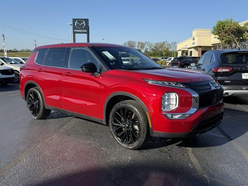 Used 2023 Mitsubishi Outlander SE Black Edition image 1