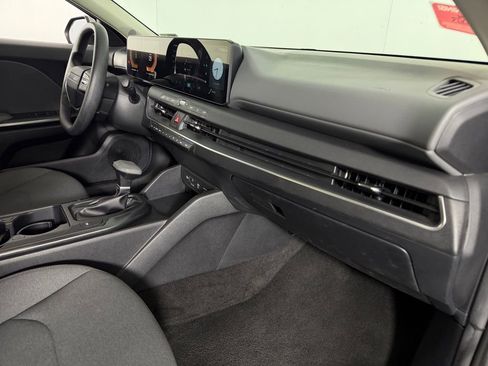 Used 2025 Kia K4 LXS image 29