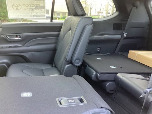 Used 2026 Toyota Grand Highlander AWD Hybrid image 4