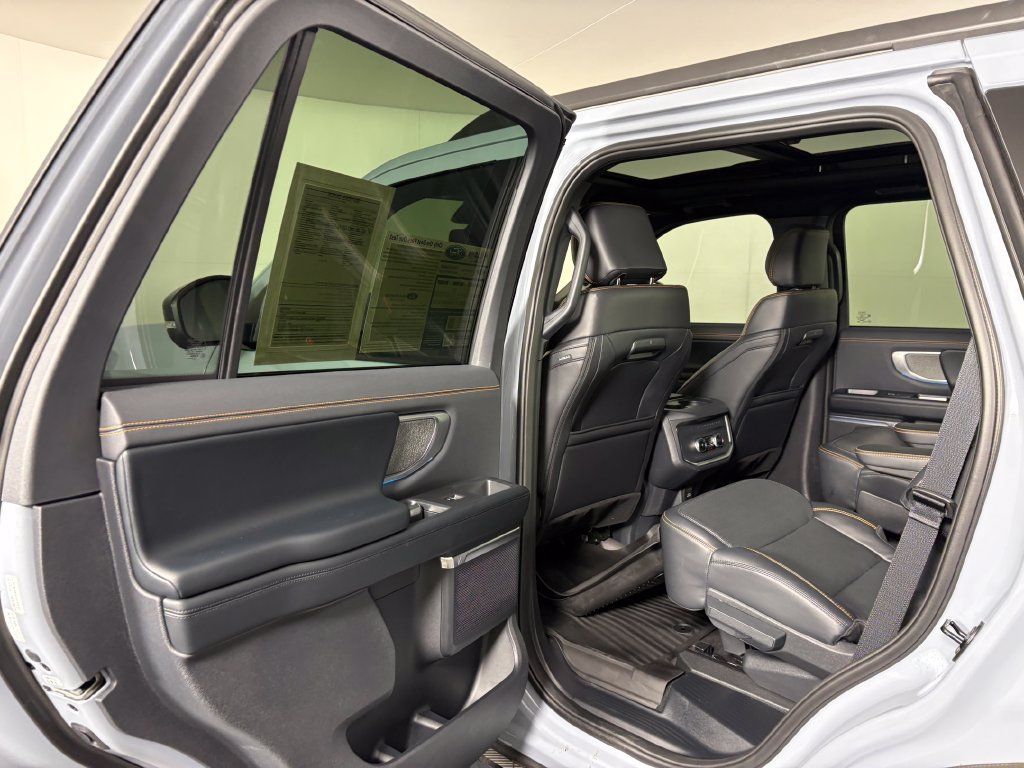 Used 2025 Ford Expedition Tremor AWD/4WD image 29