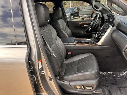 Used 2023 Lexus LX 600 4WD w/ Ultra Luxury Package image 27