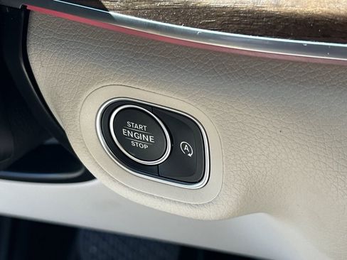 Used 2025 Mercedes-Benz GLE 350 4MATIC image 29