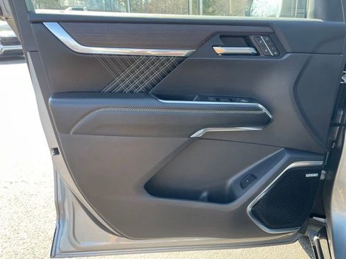 Used 2024 GMC Acadia Denali image 15