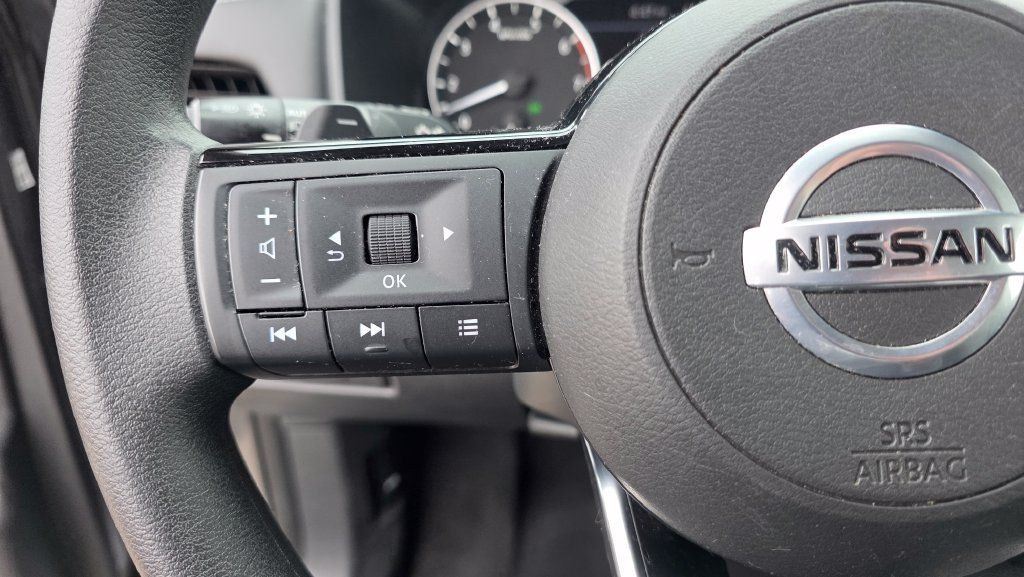 Used 2021 Nissan Rogue SV AWD/4WD image 16
