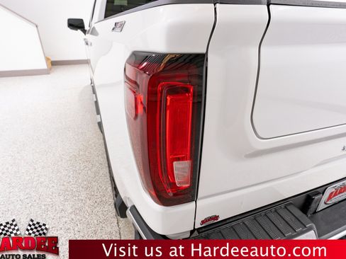 Used 2024 GMC Sierra 1500 SLT w/ SLT Convenience Package AWD/4WD image 9