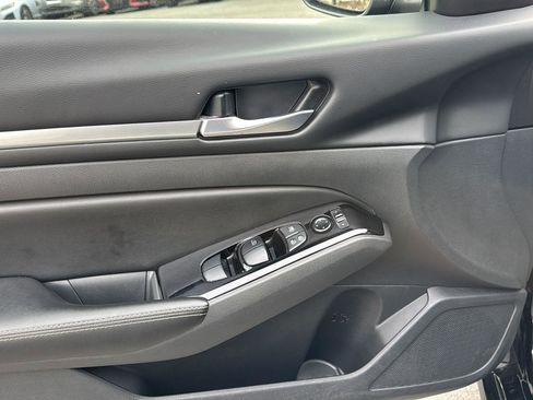 Used 2023 Nissan Altima 2.5 SV image 12