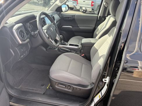 Certified 2023 Toyota Tacoma SR5 AWD/4WD image 3