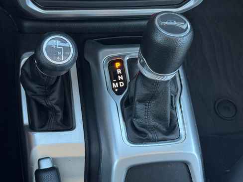 Used 2023 Jeep Gladiator Sport image 17