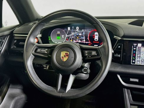 Certified 2025 Porsche Macan Electric RWD image 11