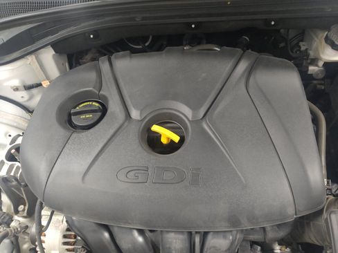 Used 2019 Hyundai Elantra GT FWD image 30