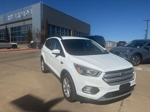 Used 2019 Ford Escape SEL image 1
