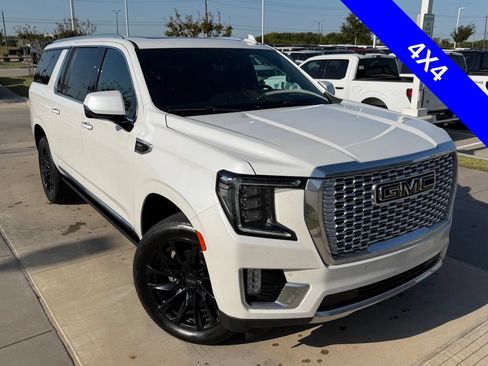 Used 2022 GMC Yukon XL Denali w/ Denali Ultimate Package AWD/4WD image 4