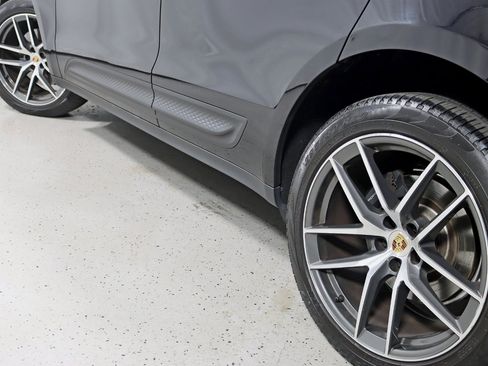 Used 2023 Porsche Macan w/ Premium Package Plus AWD/4WD image 12