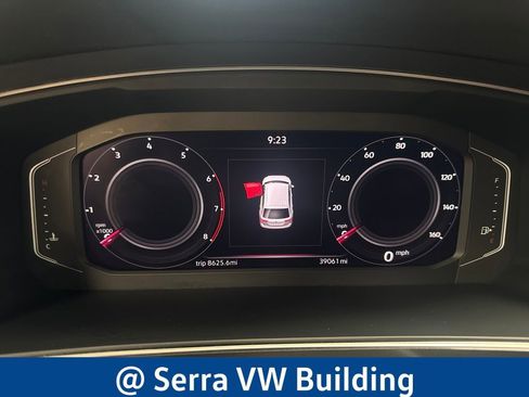 Certified 2022 Volkswagen Tiguan SEL R-Line image 24