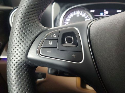Used 2017 Mercedes-Benz E 400 4MATIC Wagon image 25