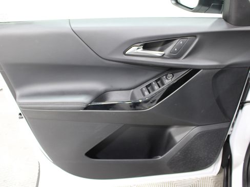 Used 2025 Chevrolet Equinox LT AWD/4WD image 6
