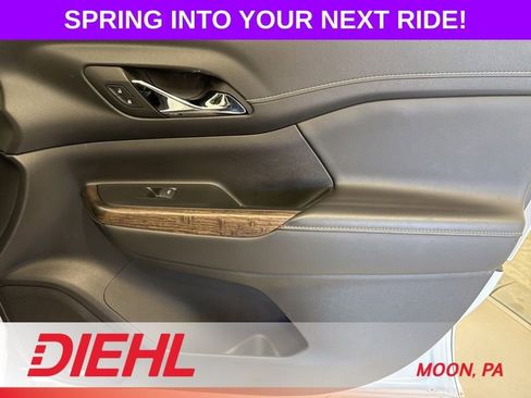 Used 2023 GMC Acadia Denali w/ Denali Ultimate Package AWD/4WD image 17