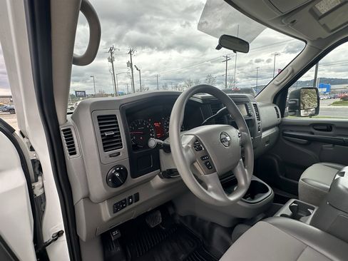 Used 2019 Nissan NV 3500 SL w/ Navigation Package RWD image 4