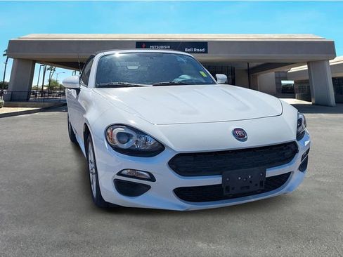 Used 2017 FIAT 124 Spider Classica image 2