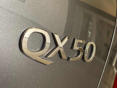 Used 2021 INFINITI QX50 Luxe w/ Appearance Package AWD/4WD image 8