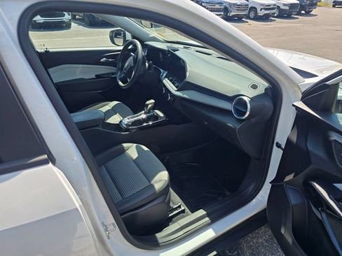 Used 2024 Chevrolet Trax LT FWD image 36
