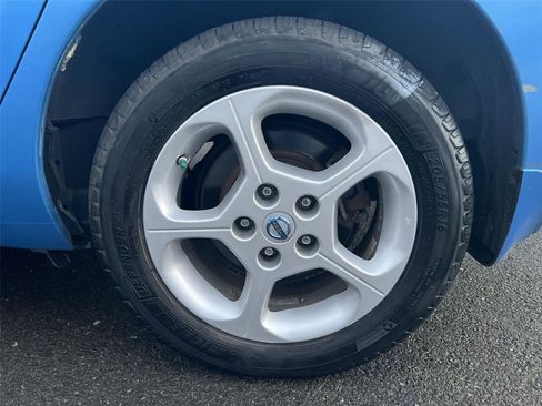 Used 2014 Nissan Leaf SV w/ LED & Quick Charge Package image 9