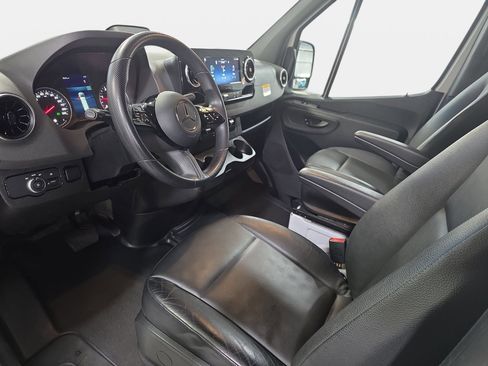 Used 2025 Mercedes-Benz Sprinter 2500 image 13