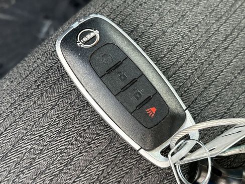 Used 2023 Nissan Rogue SV image 31