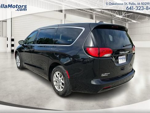 Used 2023 Chrysler Voyager LX FWD image 5