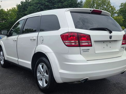 Used 2009 Dodge Journey SXT image 4