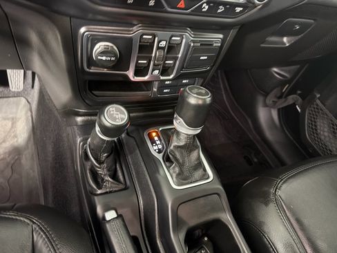 Used 2021 Jeep Wrangler Unlimited Sahara AWD/4WD image 18