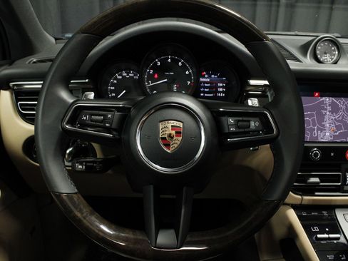 Certified 2026 Porsche Macan AWD/4WD image 11