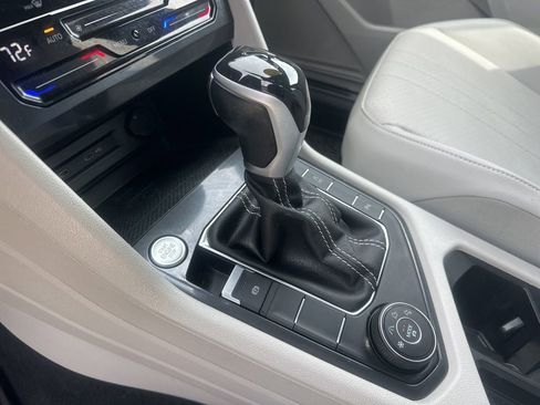 Used 2022 Volkswagen Tiguan SE R-Line image 28